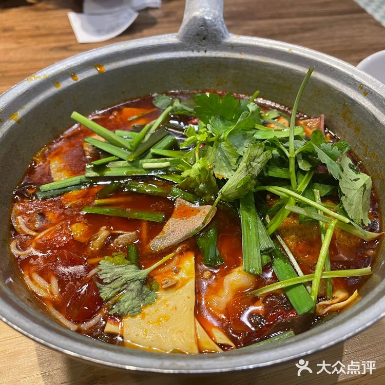 这家铁锅米线和重庆一个味！[调皮]