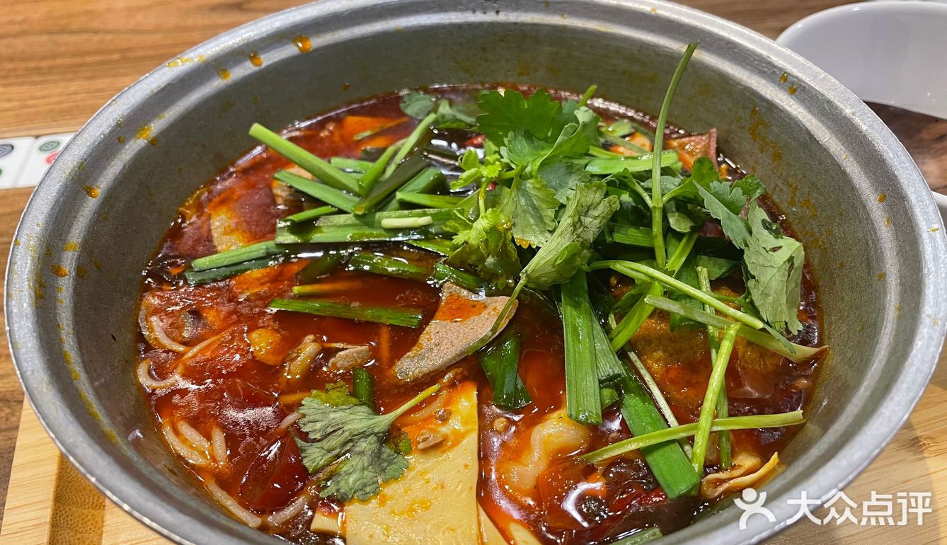 这家铁锅米线和重庆一个味！[调皮]
