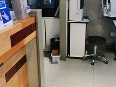 -LOOK眼镜·蔡司依视路配镜(宝山万达店)