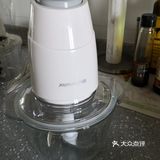 不到30秒钟肉馅就绞好了