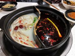 鸳鸯骨汤锅底-钢管厂歆瑞源油卤串串香(春熙路太古里店)