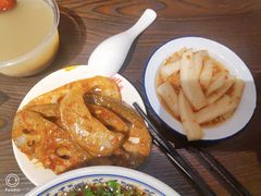 -爆炸头阿姨小四川正宗川味小吃(无任何分店)