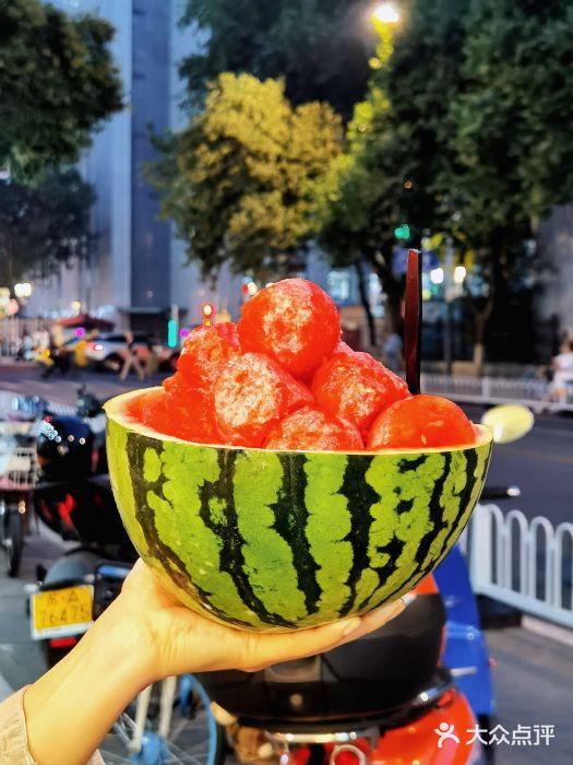 走街串巷(丰富路店)网红大西瓜图片