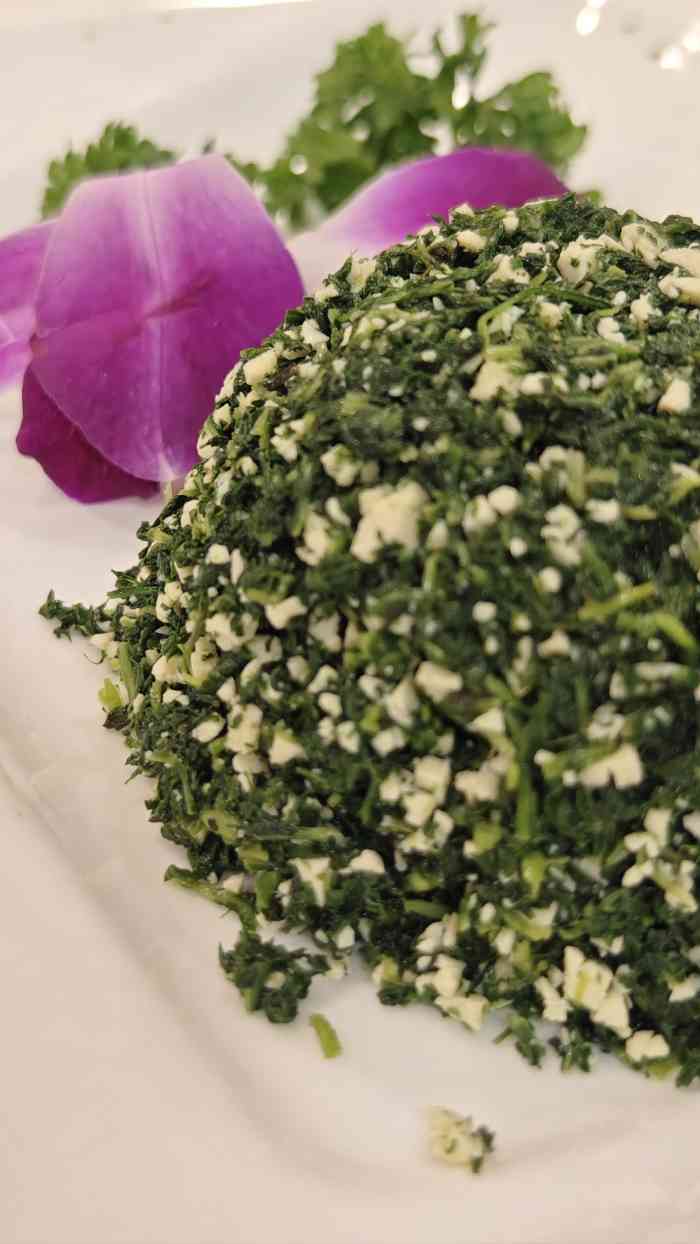 雪园上海饭店(吉大店)-"价格不高,但分量真是精致,稍不注意三个人.