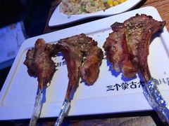 苏尼特金质烤羊排-三个蒙古大叔羊肉串(大宁店)