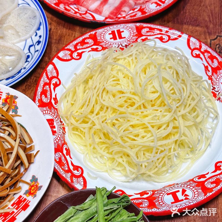 真别说,这家火锅店光是甜品就太吸引人了