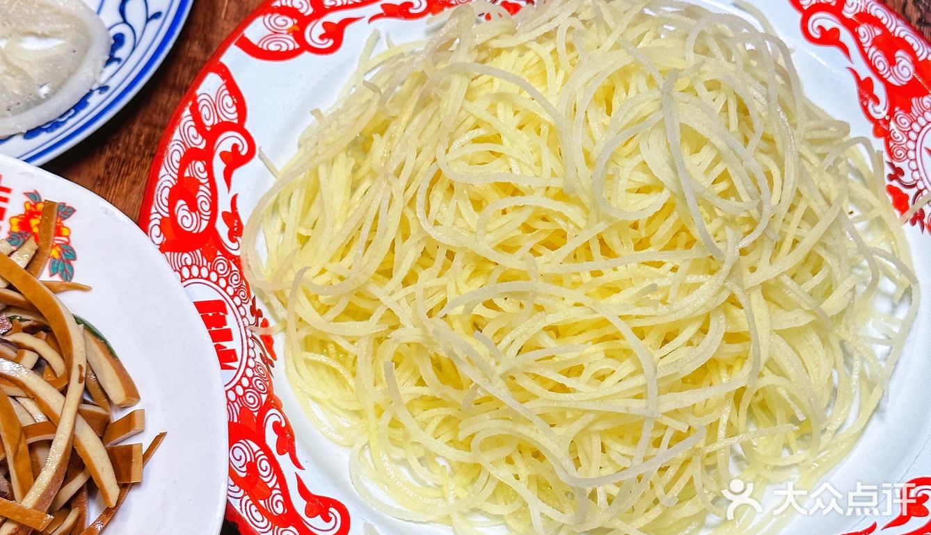 真别说，这家火锅店光是甜品就太吸引人了