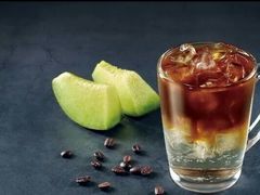 热恋蜜瓜气泡美式-瑞幸咖啡(东直门枢纽店)
