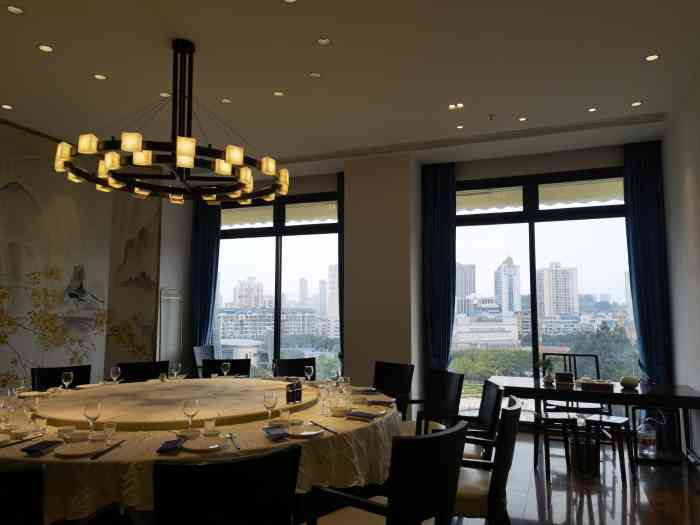 富黎华海鲜大酒楼(正大广场店)-"[薄荷]环境:包间都挺大的 不拥挤 会.