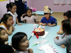 同学间庆祝生日-瑞思成长中心(高新校区)
