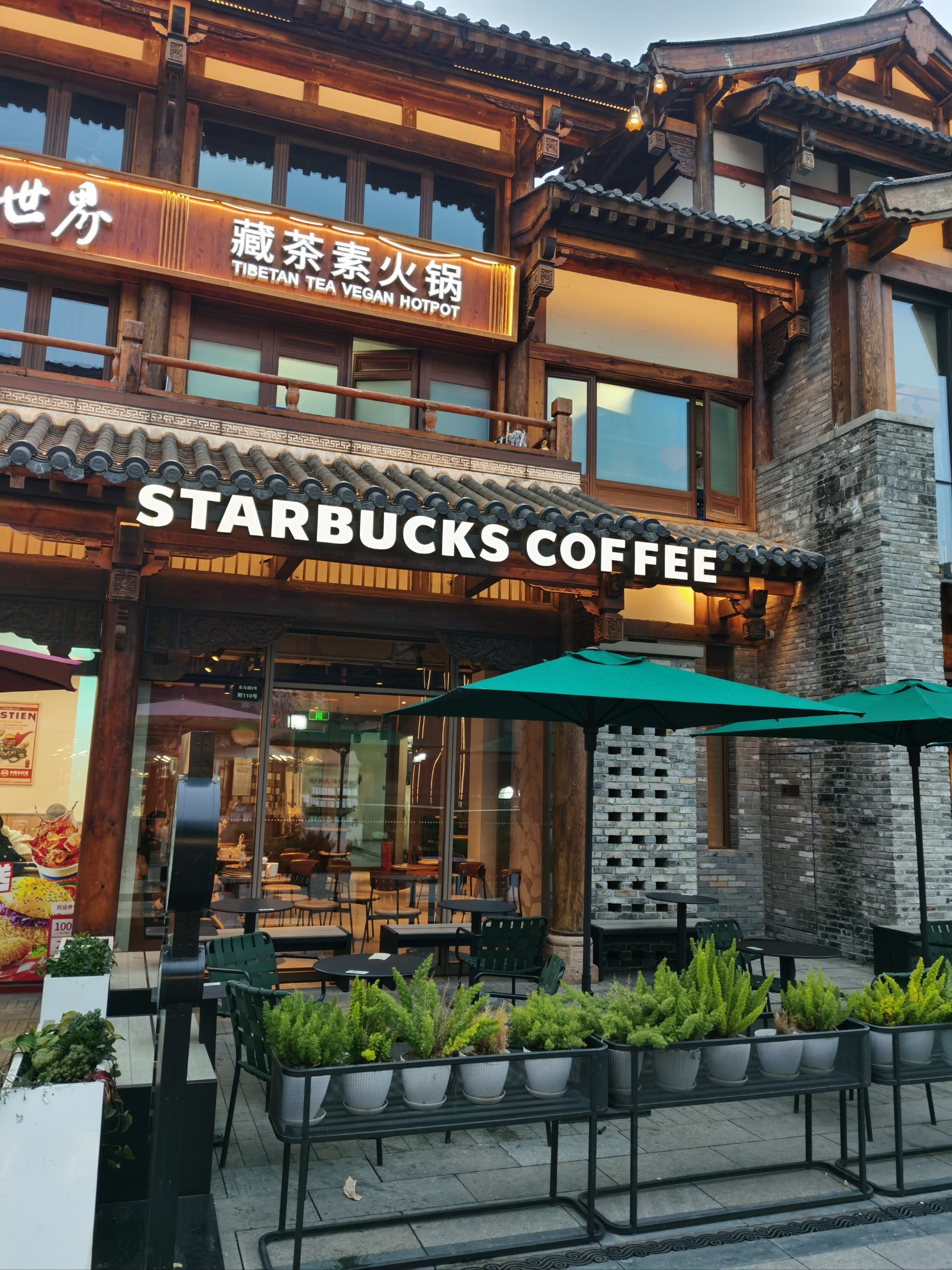 星巴克很会融入环境太百搭了