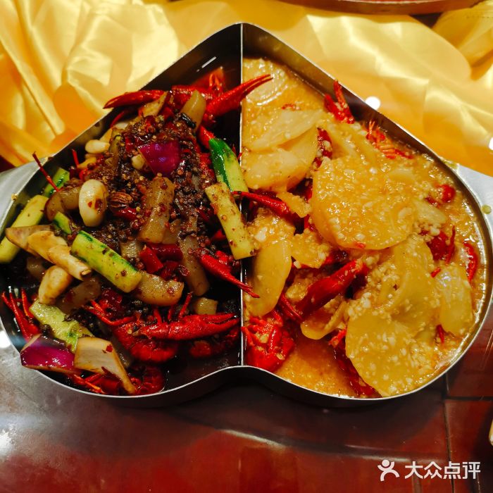 咪佬肥肠鸡，黔江鸡杂，小龙虾(冉家坝店)蒜茸小龙虾图片