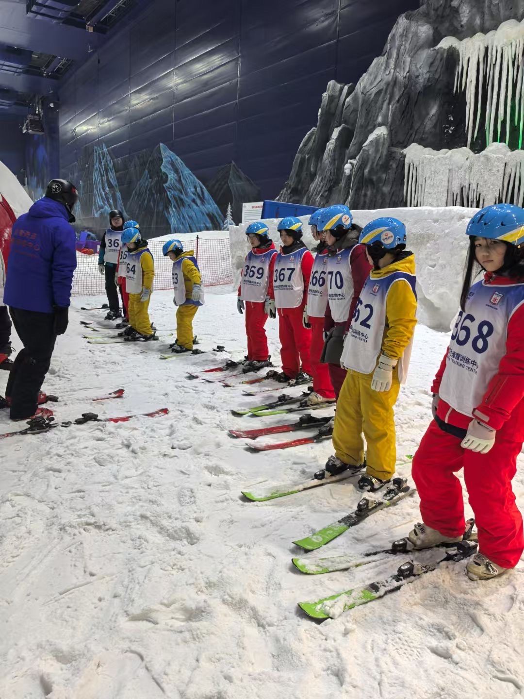 徐梦桃回母校啦！与恩师相拥、指导小队员细节满是温情爱体育- 爱体育官方网站- 爱体育APP 世界杯指定娱乐平台