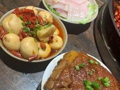湄洲红烧肉-四小区火锅·巷子里的重庆火锅(花照壁店)