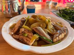 沙鱼焖酸瓜-黄记四更烤乳猪店