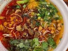 -爆炸头阿姨小四川正宗川味小吃(无任何分店)