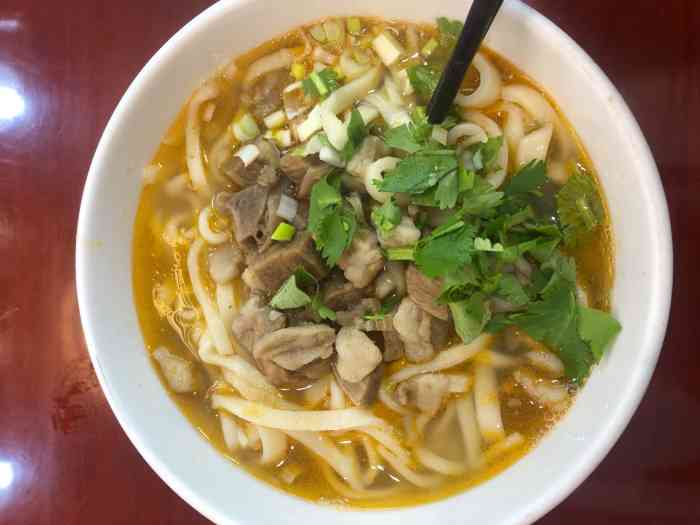 四十里铺羊肉面熏肉菜品小酒馆-"首先说说环境,整洁明了,服务态度也