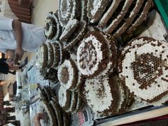 蜂蛹就是从这里一个个挑出来的-渔民新村(番禺总店)