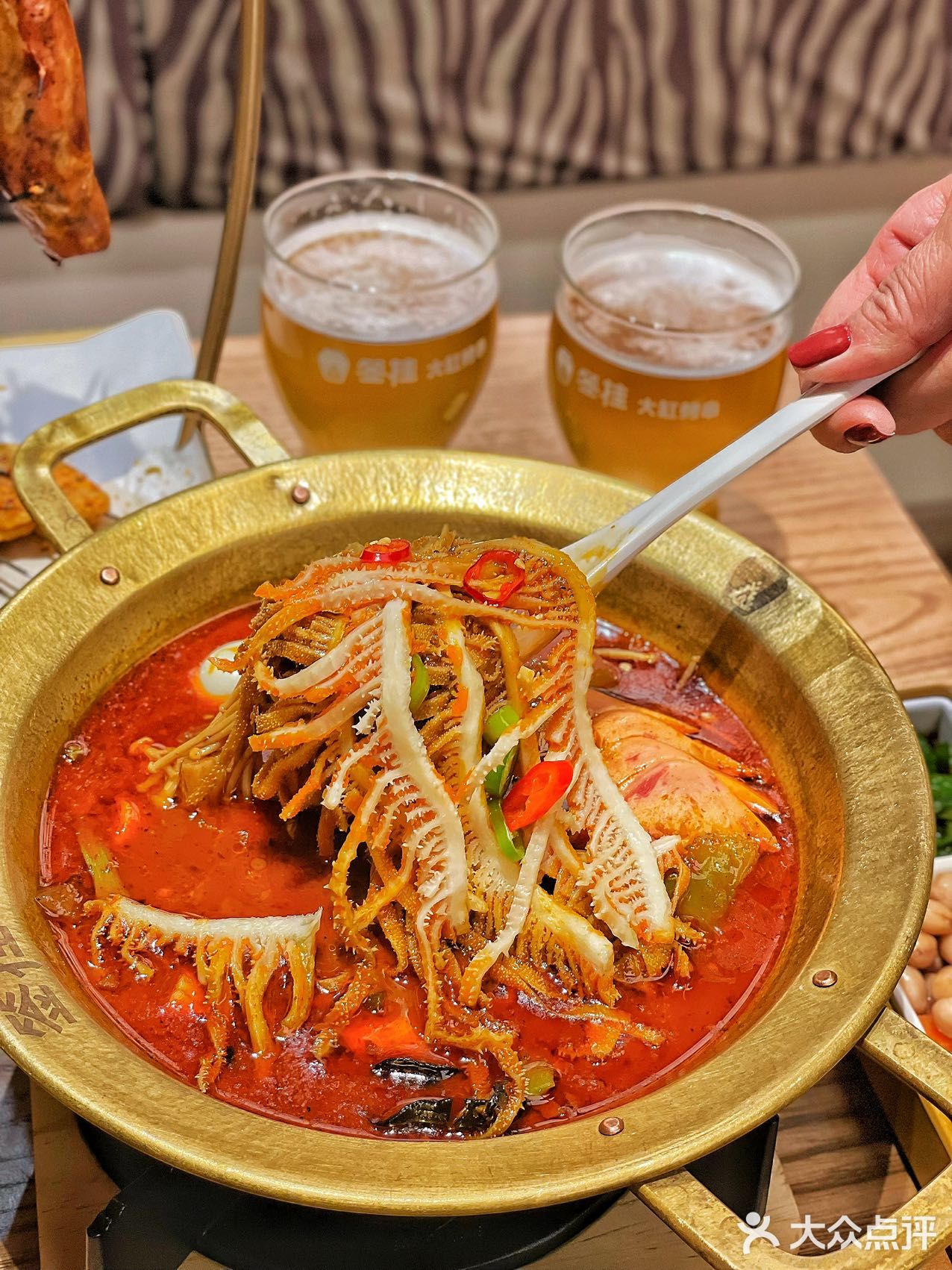 上海撸串新店！大缸出来的烤串就是香
