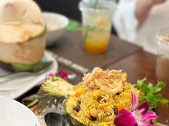 -Chom Cafe and Restaurant
