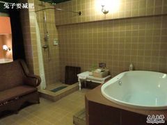 泡泡浴缸和淋浴-娜娜度假小旅馆