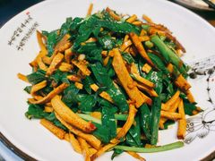 韭菜炒腊香干丝-何氏排骨(左家塘店)