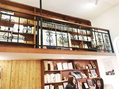 -彳亍咖啡·这里(水湾路店)
