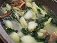 咸烧羊骨煲淋奶白菜-新兴家喻酒家·羊城名宴(昌岗店)