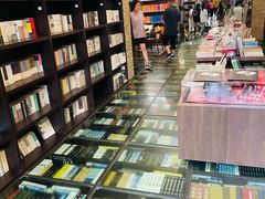 -钟书阁(松江泰晤士小镇店)