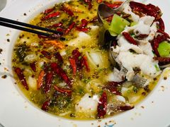 招牌酸菜鱼-姚姚酸菜鱼·金戈戈香港豉油鸡(喜荟城联名店)