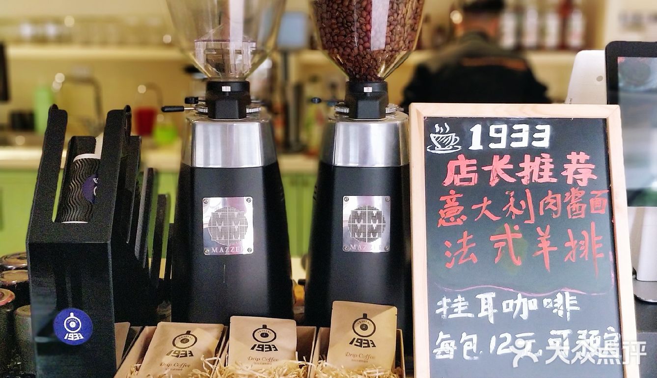 这家咖啡厅是以火车为主题的咖啡厅