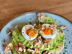 牛油果煮蛋吐司-RAC BAR(安福路店)