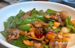 Chili Pepper and Bamboo Shoot Stir-Fried Pork