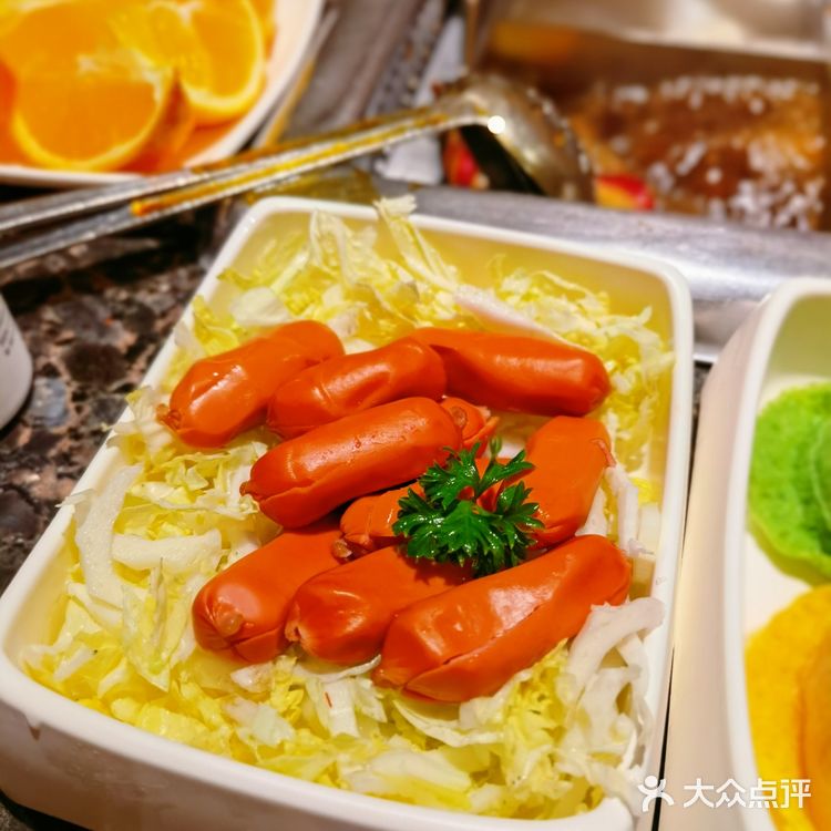 今天的海底捞真的超级划算，还送了两盒月饼[胜利]