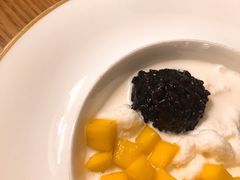 芒果白雪黑糯米甜甜-拾光·小碗甜品
