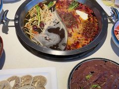 -茅草房·河畔园林火锅