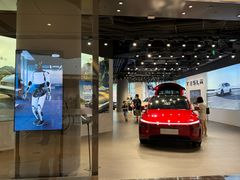 -TESLA 特斯拉(上海太古汇体验店)