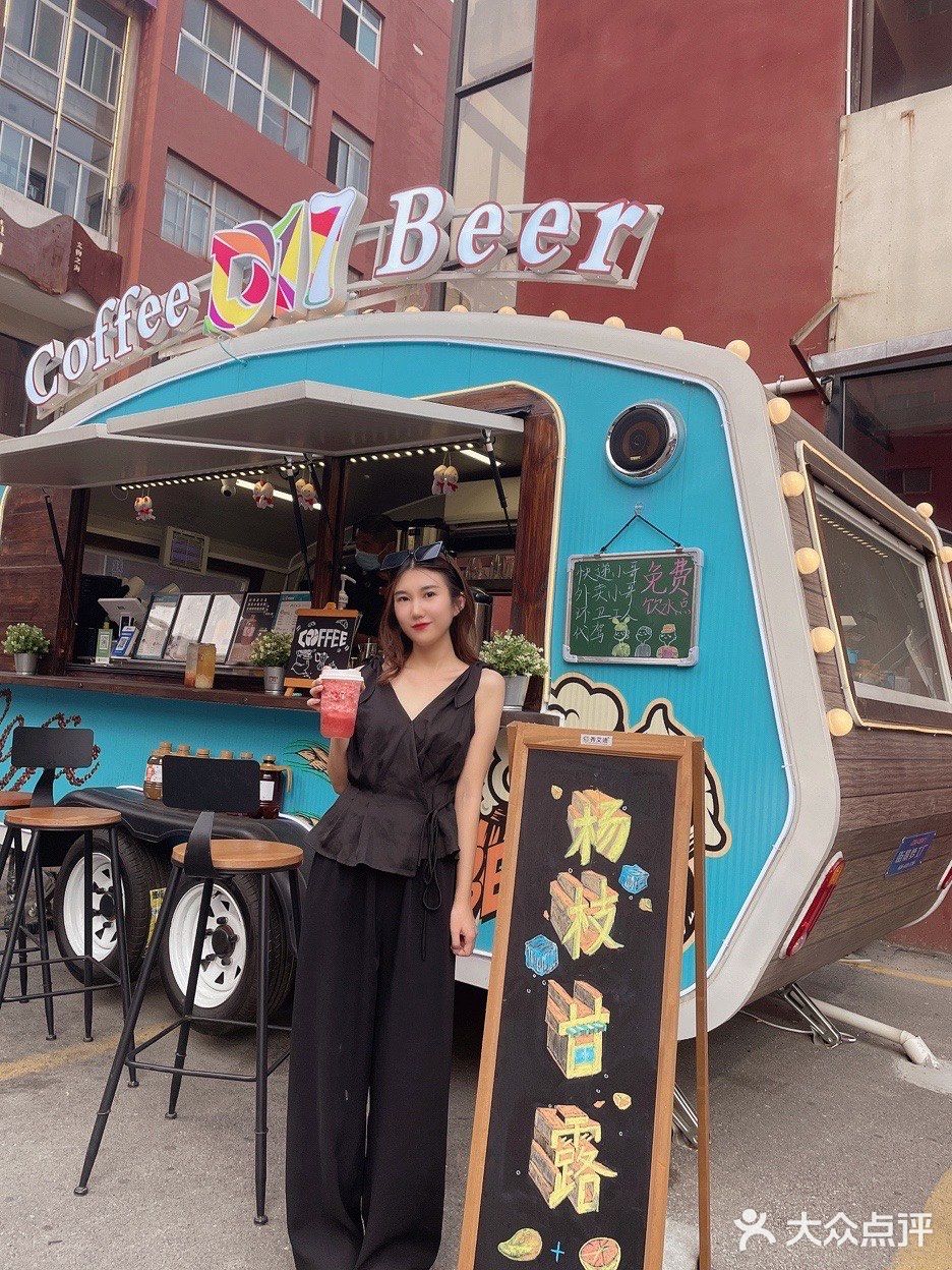 济南首家｜巴士移动饮品车🚌也太好拍了叭 ❗️