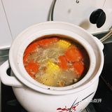 🥕营养美味胡萝卜玉米猪骨汤，🌽色香味俱全