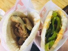 锅魁夹卤肉-洞子口张老二凉粉(文殊院店)