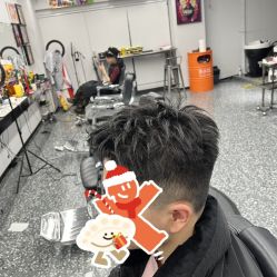 -15C7 男士理发馆 烫染专业店