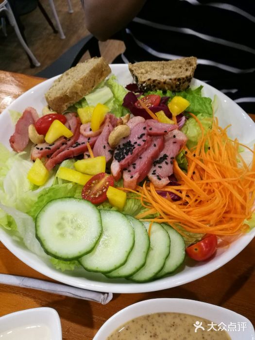 烟熏鸭胸肉沙拉