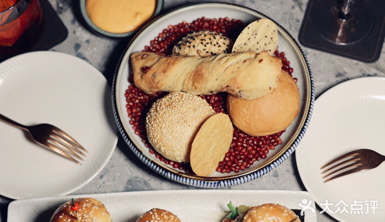 重庆探店｜一起去氛围感拉满高空酒吧吹吹秋天的风吧🌃