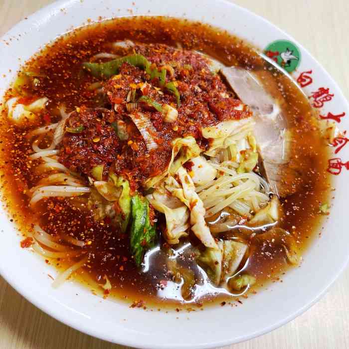 白鹤大冷面-" 来这家店的人简直的太多了,到饭点的时候.