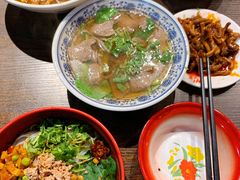 张飞牛肉面-爆炸头阿姨小四川正宗川味小吃(无任何分店)