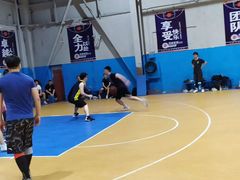 -顶峰篮球俱乐部(南头店)