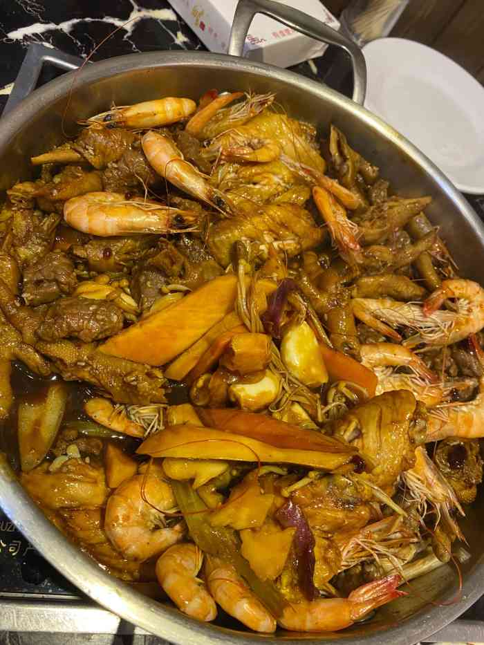 来御来三汁焖锅(东阳银泰城店)-"中午路过银泰,刚好在饭点上,以前听