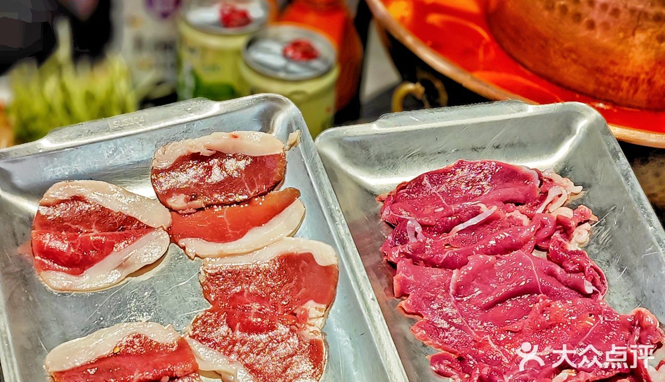 听朋友介绍五角场新开了一家铜炉火锅自助。羊肉串