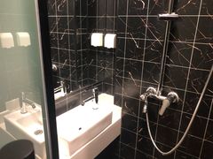 -魔方公寓(碧云国际店)