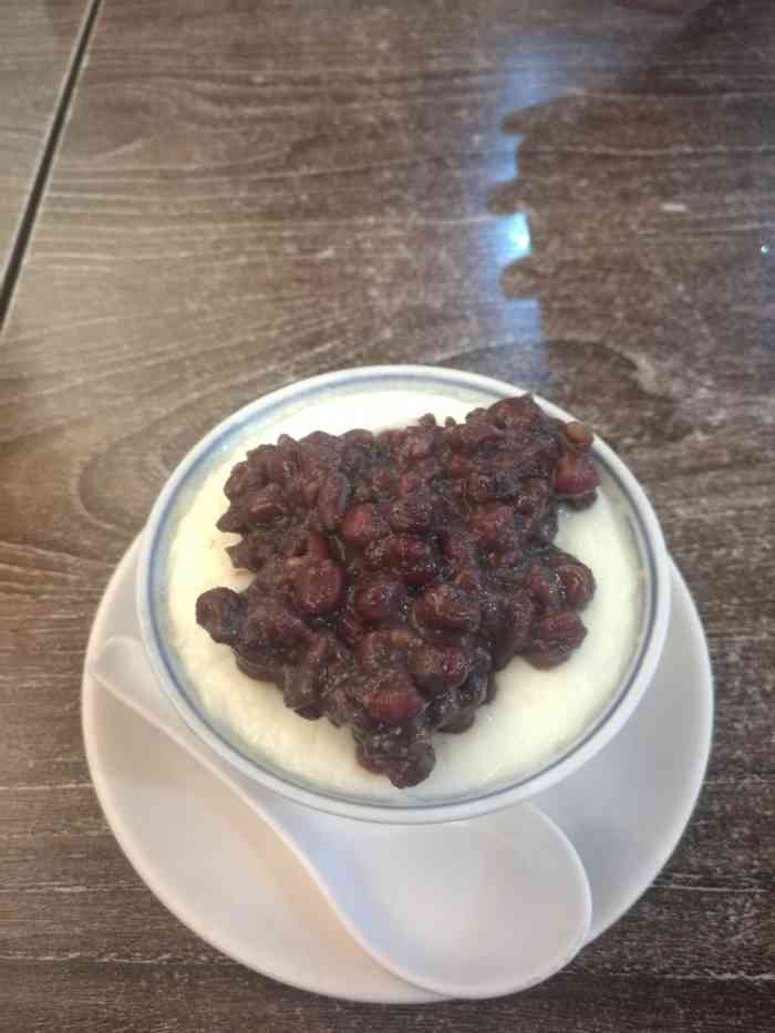 阿坤甜品(高品美食街店)-"喜欢她家的苕皮 还有小笼包 .